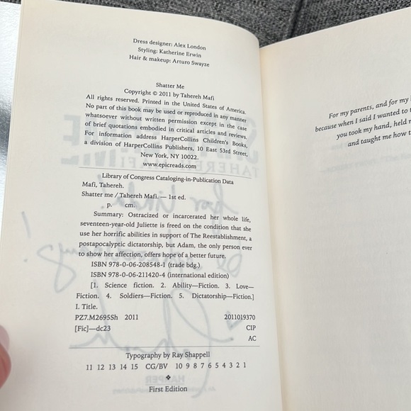 Shatter Me by Tahereh Mafi (First Edition SIGNED) - Picture 7 of 8